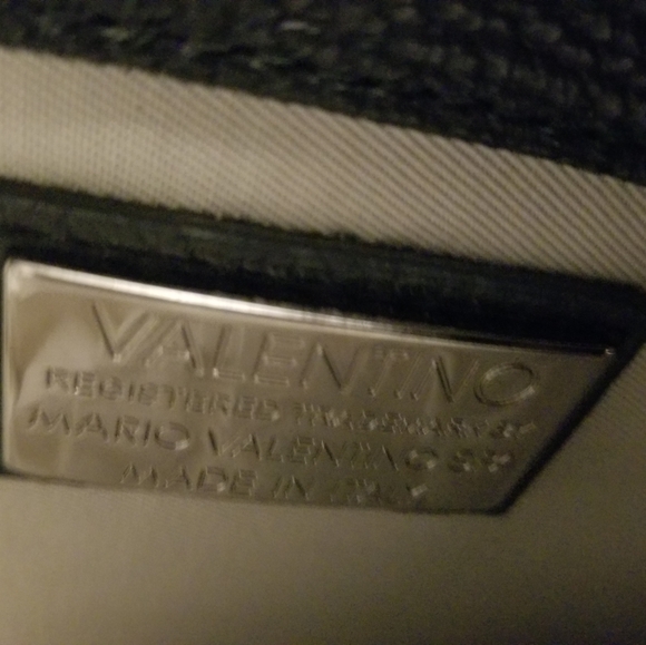 🎀VALENTINO by MARIO VALENTINO Adrienne Logo Leather crossbody bag. Color:Black⚘ - Picture 13 of 16